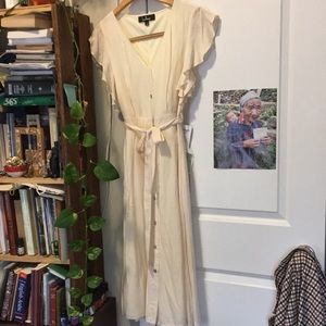 Lulus flutter sleeve midi dress 💫